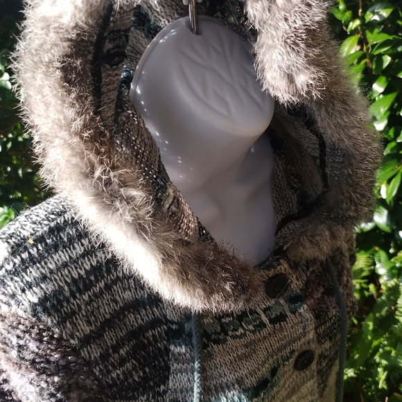 Gorgeous sweater jacket with fur trim small - Picture 7 of 10